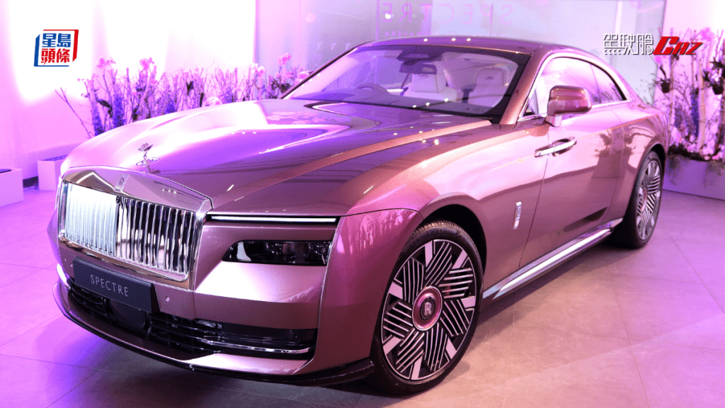 勞斯萊斯Rolls-Royce全新Spectre Inspired by Primavera "Blossom" 別注版全球限量7輛，香港只有1輛，車子現於灣仔胡忠大廈專店公開展出。