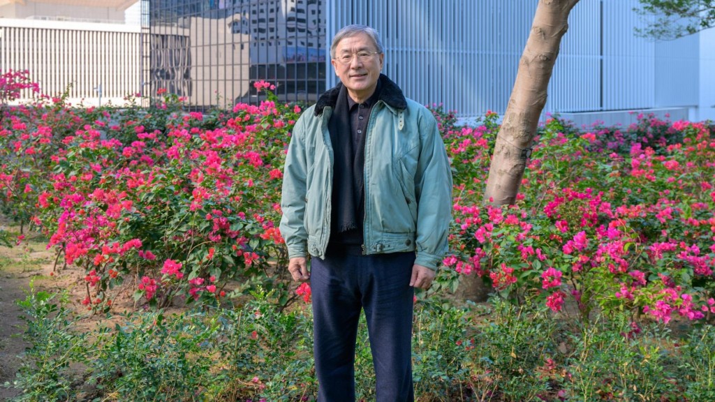 政務司副司長卓永興早上到添馬公園紫花風鈴木園，察看紫花風鈴木和簕杜鵑的生長情況和觀賞花木。卓永興FB圖片