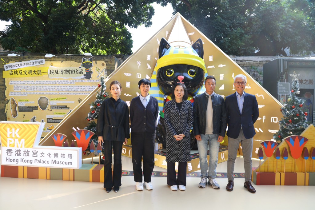 西九管理局行政總裁馮程淑儀（中）、 副行政總裁何珏珊（左二）、香港故宮 文化博物館館長吳志華（右一），早前 到佛山出席宣傳活動「法老與埃及貓的 嶺南之旅」。 （圖片由香港故宮文化博物館提供）