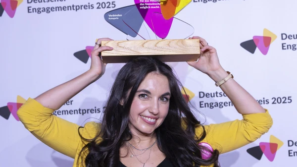 Die frühere Weinkönigin der Hessischen Bergstraße und Weinprinzessin 2019, Carolin Hillenbrand, hat den Deutschen Engagementpreis erhalten.