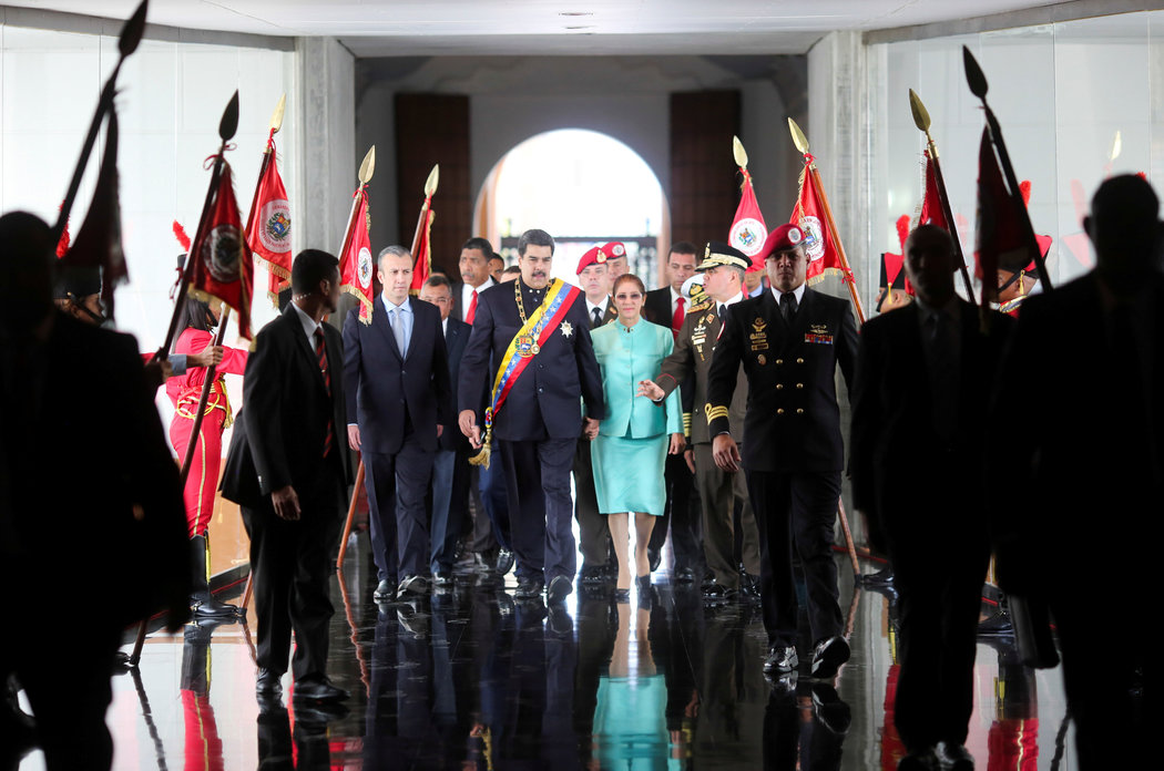 美洲在政治方面正在转向右倾。委内瑞拉的左倾总统尼古拉斯·马杜罗正日益被该地区的邻国视为专制者。