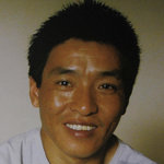 藏族制片人顿珠旺青逃亡美国