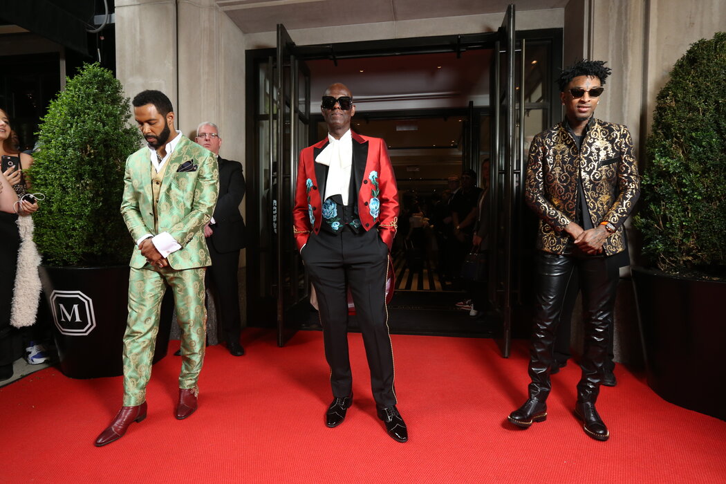 2019年5月在纽约市，Dapper Dan离开马克酒店去参加Met Gala。他是第一位获得美国时装设计师协会杰弗里·比伊终身成就奖的黑人设计师。