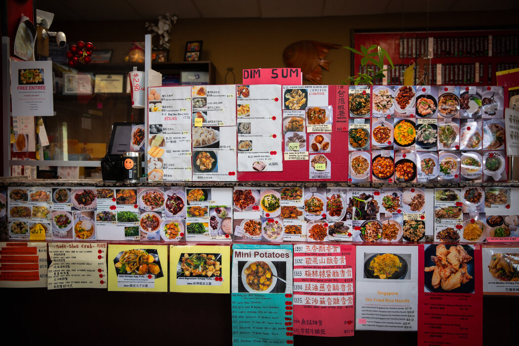 香槟市渔满楼餐厅的菜单上有1000多种菜品。