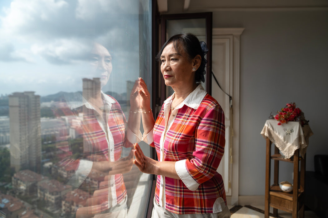 闫丽梦的母亲安吉尔·赵仍然叫女儿梦梦，说她是一个体贴、聪明、听话的孩子。