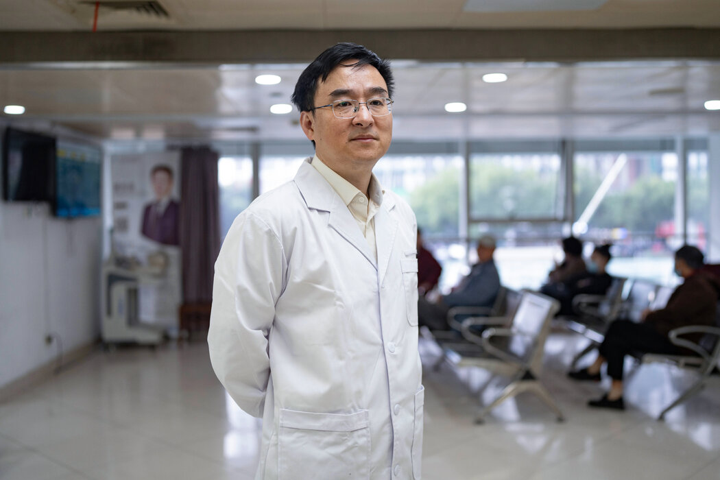 “我认为可以百分之百地说，是人工智能救了他们的命，”朱柯磊说，他说这些CT影像原本没有引起注意，但AI工具发出了警报。