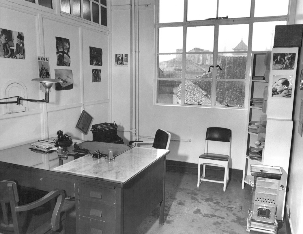 1947年，《纽约时报》上海分社的一个房间。