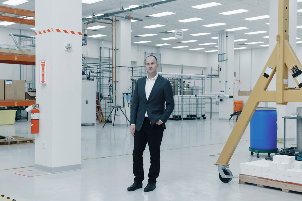 Phoenix Tailings的首席执行官尼克·迈尔斯表示，“要摆脱对中国依赖，你必须强迫自己戒掉最初的‘毒瘾’。”