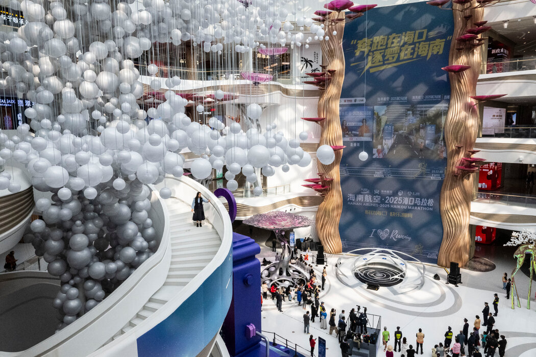 海口的一家免税商场。近十年前，随着大型免税商场的开业，将海南打造为自由贸易天堂的计划就已启动。