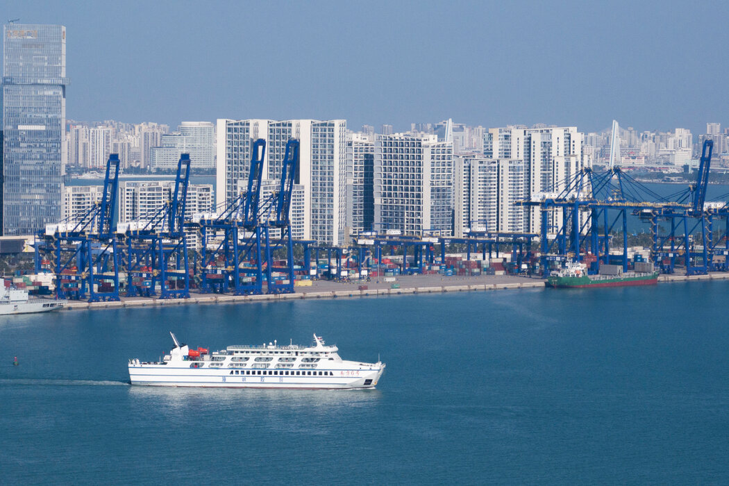 海南省省会海口的一座港口。