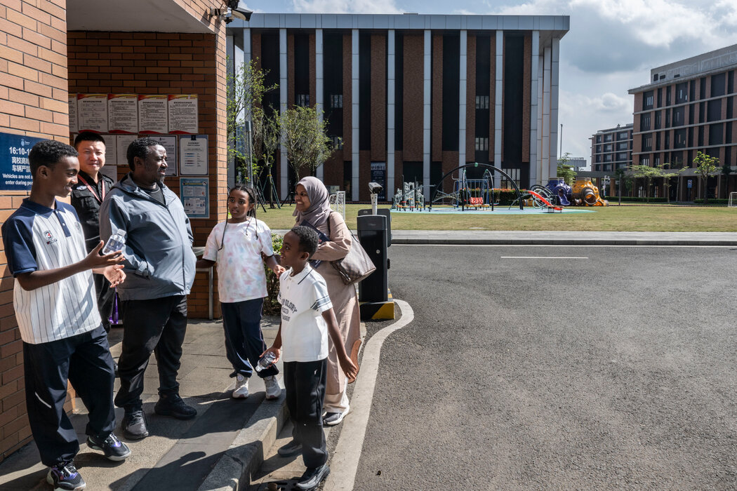 来自埃塞俄比亚的咖啡商人纳斯雷丁·侯赛因与家人。