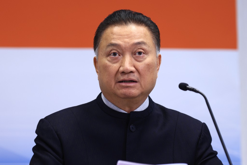 陳振彬現為港區全國人大代表、團結香港基金顧問、九龍社團聯會永遠會長,及港鐵獨立非執行董事,並曾任觀塘區議會主席。 陳振彬現為港區全國人大代表、團結香港基金顧問、九龍社團聯會永遠會長,及港鐵獨立非執行董事,並曾任觀塘區議會主席。