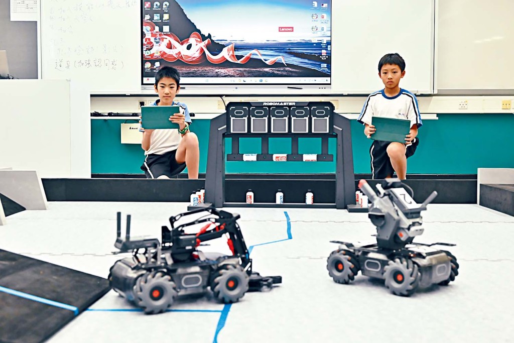 STEAM課程引入了電子科技和人工智能的元素,同時在小三至小六課程加入了資訊與媒體素養。 STEAM課程引入了電子科技和人工智能的元素,同時在小三至小六課程加入了資訊與媒體素養。