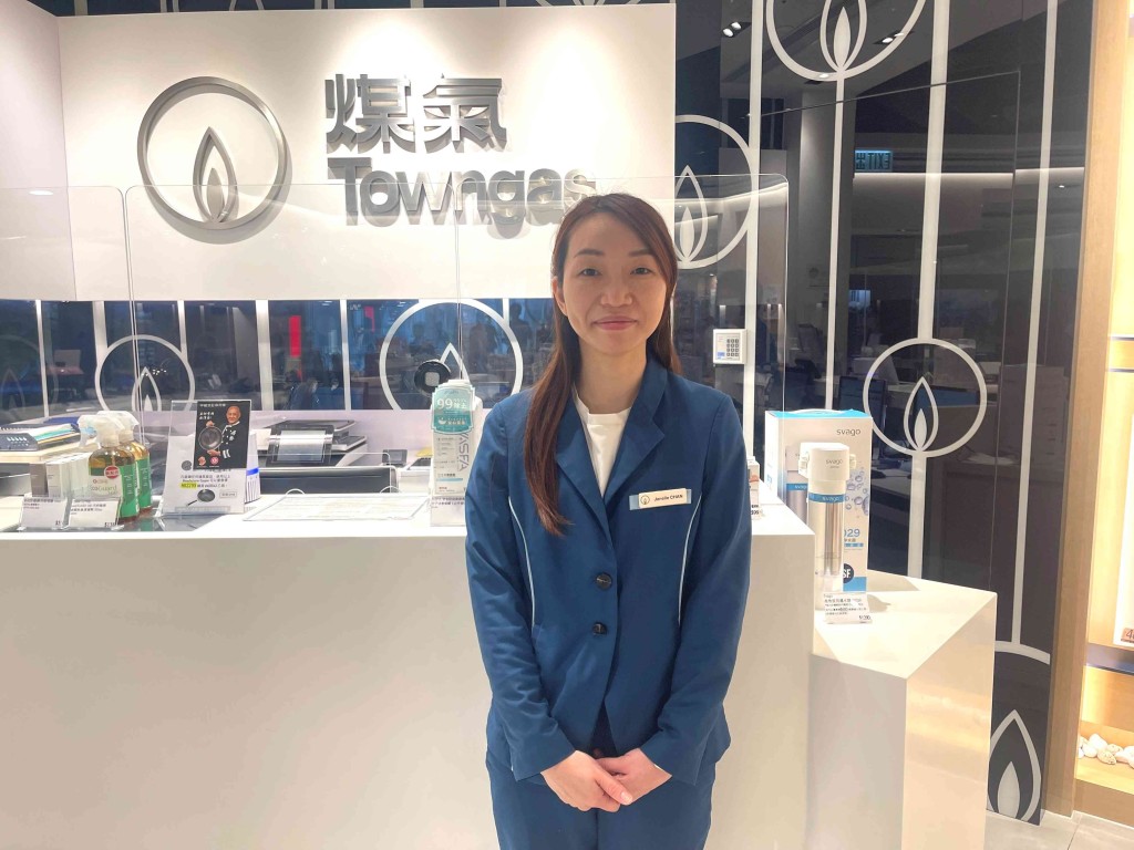 年逾七旬的俞婆婆早前去信煤氣公司,讚揚營業代表Janelle的貼心服務。(煤氣公司提供) 年逾七旬的俞婆婆早前去信煤氣公司,讚揚營業代表Janelle的貼心服務。(煤氣公司提供)