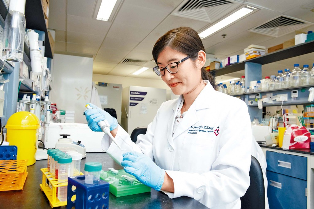 張翔助理教授受惠導師對腸道菌群與大腸癌的研究啟發,發現腸道菌群與脂肪肝的關聯。 張翔助理教授受惠導師對腸道菌群與大腸癌的研究啟發,發現腸道菌群與脂肪肝的關聯。