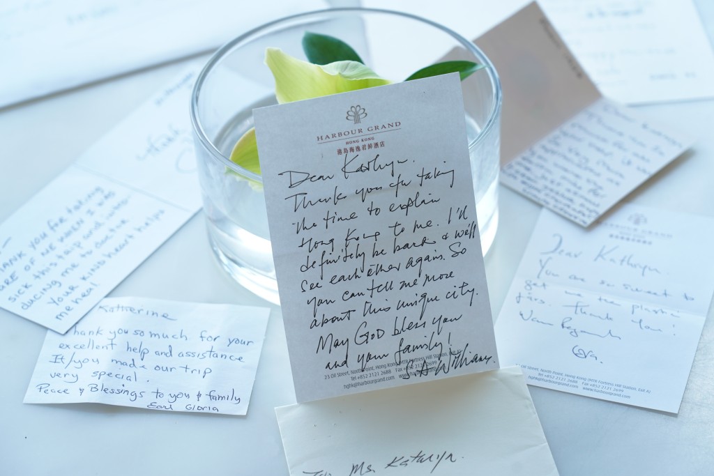 退休南非記者親撰的感謝函,以及其他住客的片言隻語,Kathryn也一一珍而重之地留下。 退休南非記者親撰的感謝函,以及其他住客的片言隻語,Kathryn也一一珍而重之地留下。