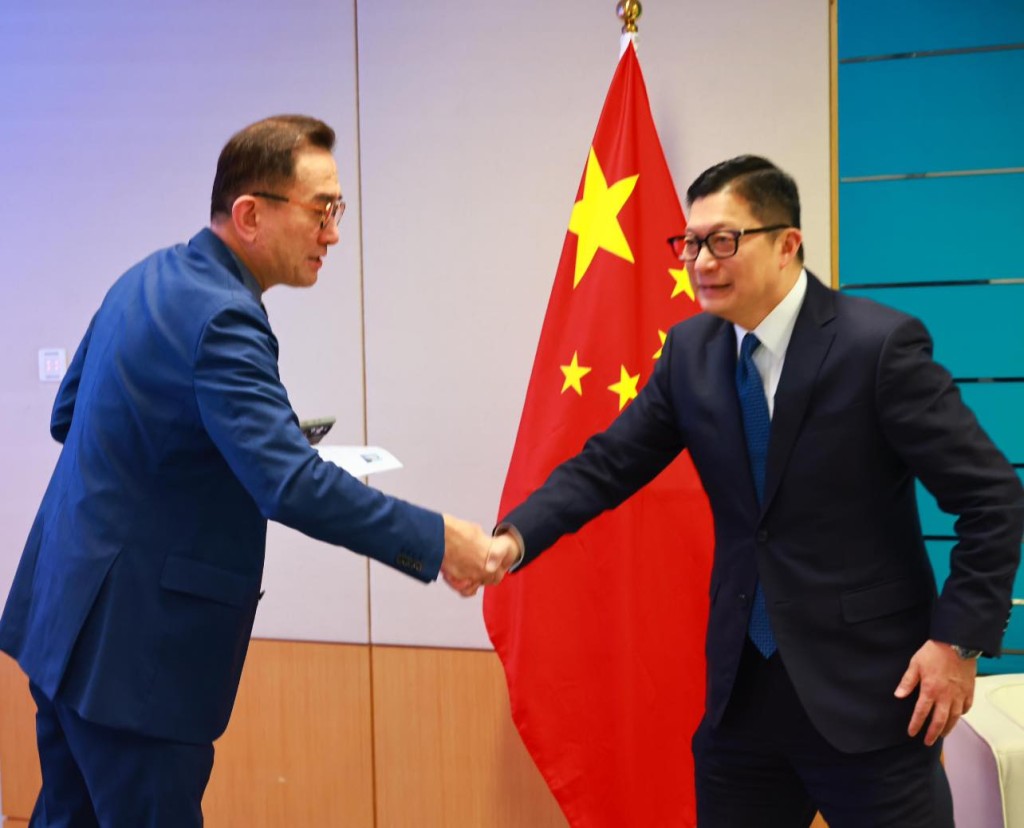 保安局局長鄧炳強(右)。鄧炳強FB圖片 保安局局長鄧炳強(右)。鄧炳強FB圖片