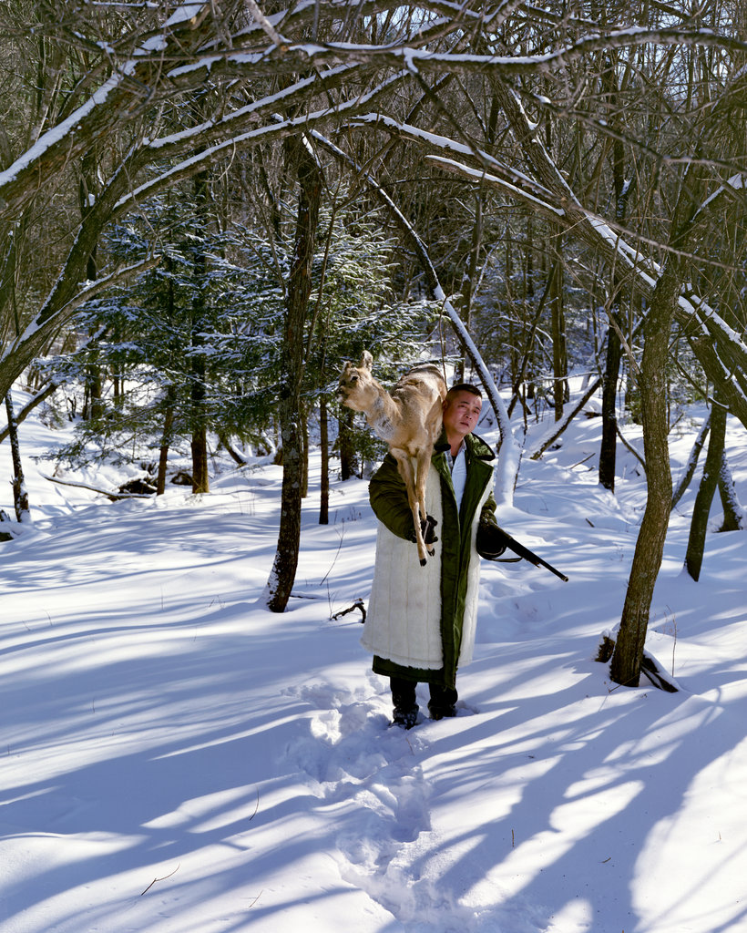 2016年12月,当地猎人黄春(音)在伊春桃山国际狩猎场。