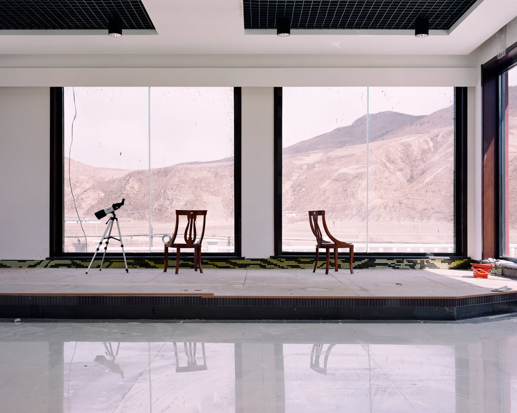 2017年2月,与朝鲜接壤的吉林省龙井市,一家酒店提供了可以用来观察朝鲜的望远镜。