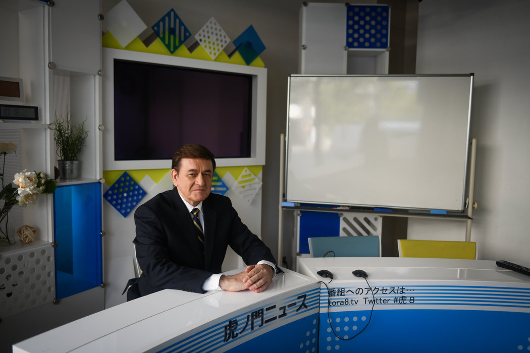 在《主战场》中出镜的律师、知名电视评论员肯特·吉尔伯特。他表示影片没有歪曲他的观点,但影片是个“政治宣传工具”。