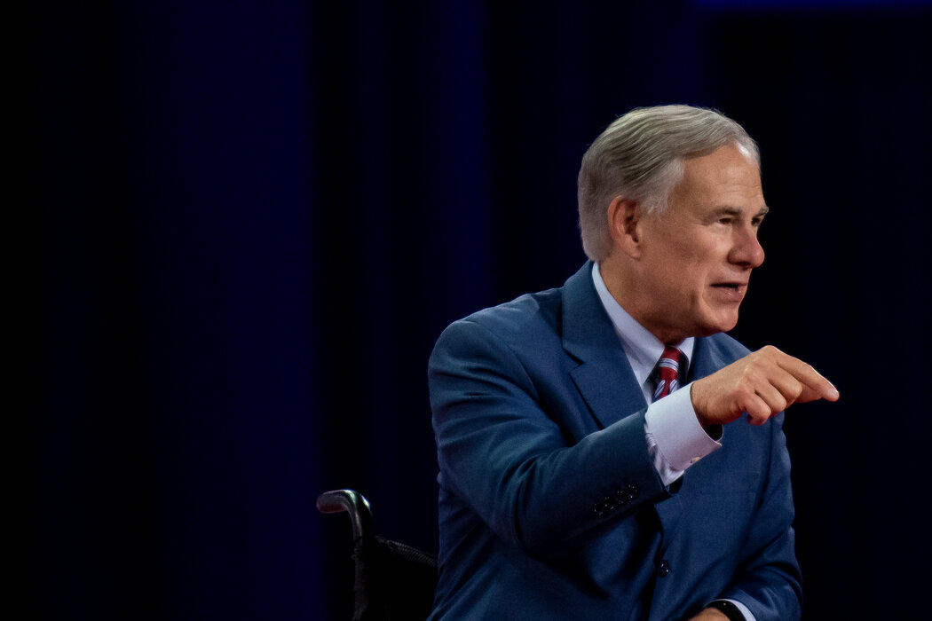 得克萨斯州州长格雷格·阿博特说,他将支持一项拟议中的房地产所有权禁令,该禁令将适用于来自中国、俄罗斯、伊朗和朝鲜的公民、政府实体和企业。