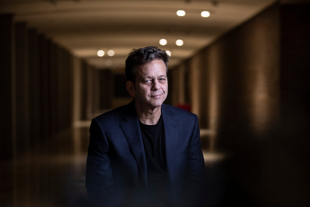 作曲家阿龙·齐格曼说:“我们的项目实际上是在文化、人性、爱、希望、失落和悲剧上架起桥梁。”