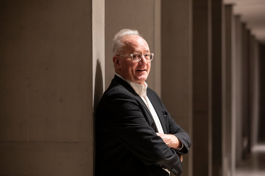 布洛克·沃尔什与马克·坎贝尔一起为《上海!上海!》创作了歌词。