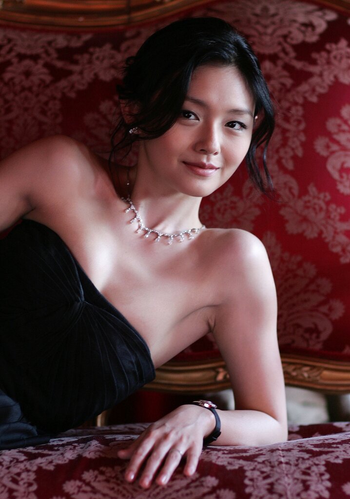 演员徐熙媛,摄于2006年。她在热播青春电视剧《流星花园》中饰演的角色以亲切、坚韧的性格吸引了众多粉丝。