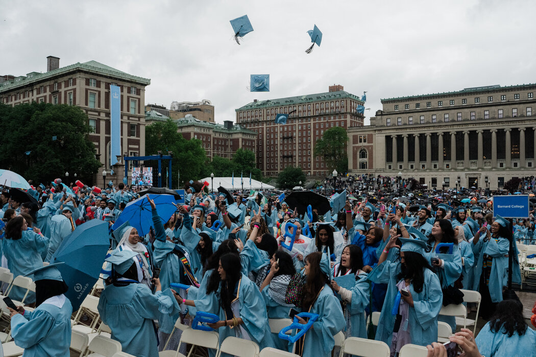 哥伦比亚大学上周的毕业典礼。目前有数十万中国学生在美国读书。
