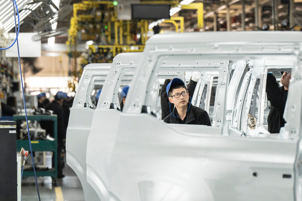 电动汽车和混合动力汽车目前占中国汽车市场的一半以上。