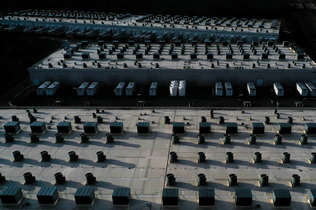 位于弗吉尼亚州阿什本的亚马逊网络服务数据中心。中国对美国的某些融资以信贷额度形式提供给亚马逊等大型企业。