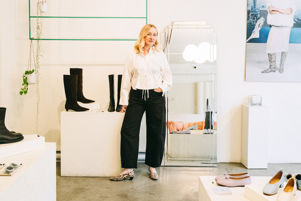 Maguire鞋业的联合创始人米里亚姆·贝尔齐勒-马圭尔在自家的蒙特利尔门店。