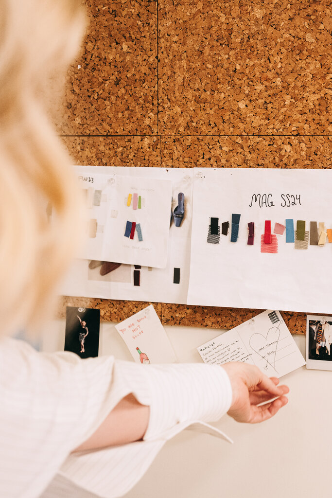 在小额包裹免税政策结束前,来自蒙特利尔的Maguire呼吁顾客从其美国门店下单——引发了一波销售的激增。