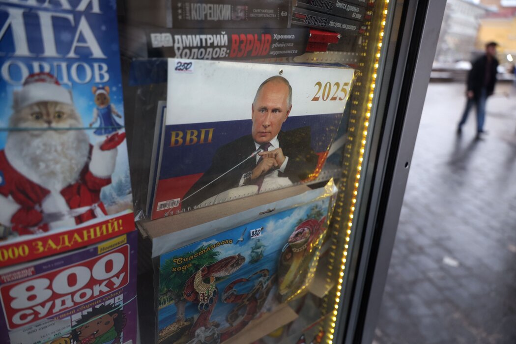2024年莫斯科报摊上出售的去年的普京日历之一。