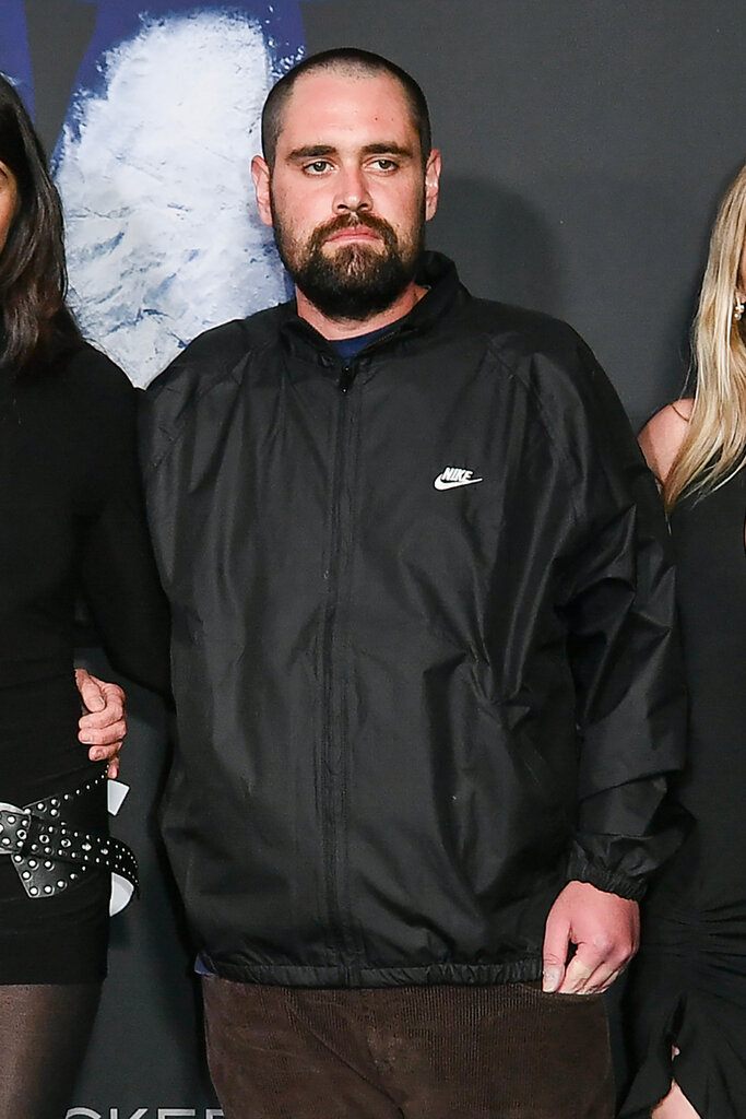 9月,尼克·莱纳出席父亲电影《摇滚万万岁II》的首映式。