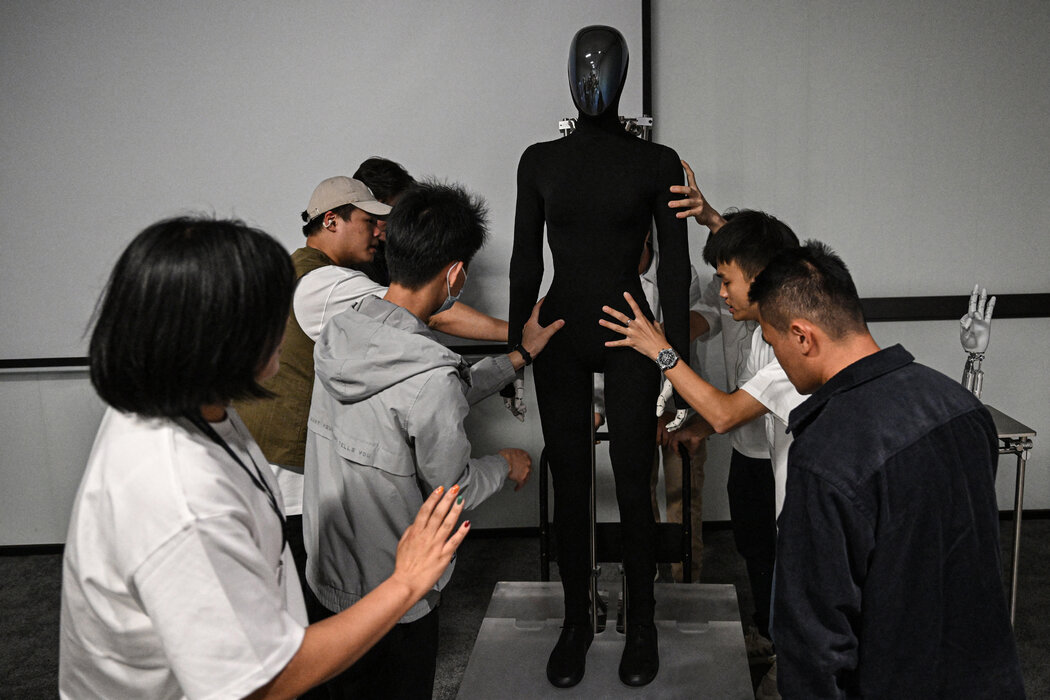 一些中国创始人与投资者坚信,人形机器人可能是人工智能在现实世界中形成实体力量的途径。