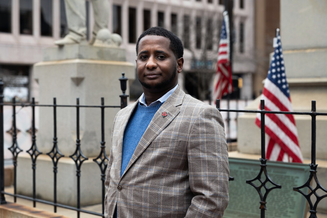 31岁的艾哈迈德·艾哈迈德三岁时随来自乍得的难民父母来到兰开斯特,如今他担任市议会议员。