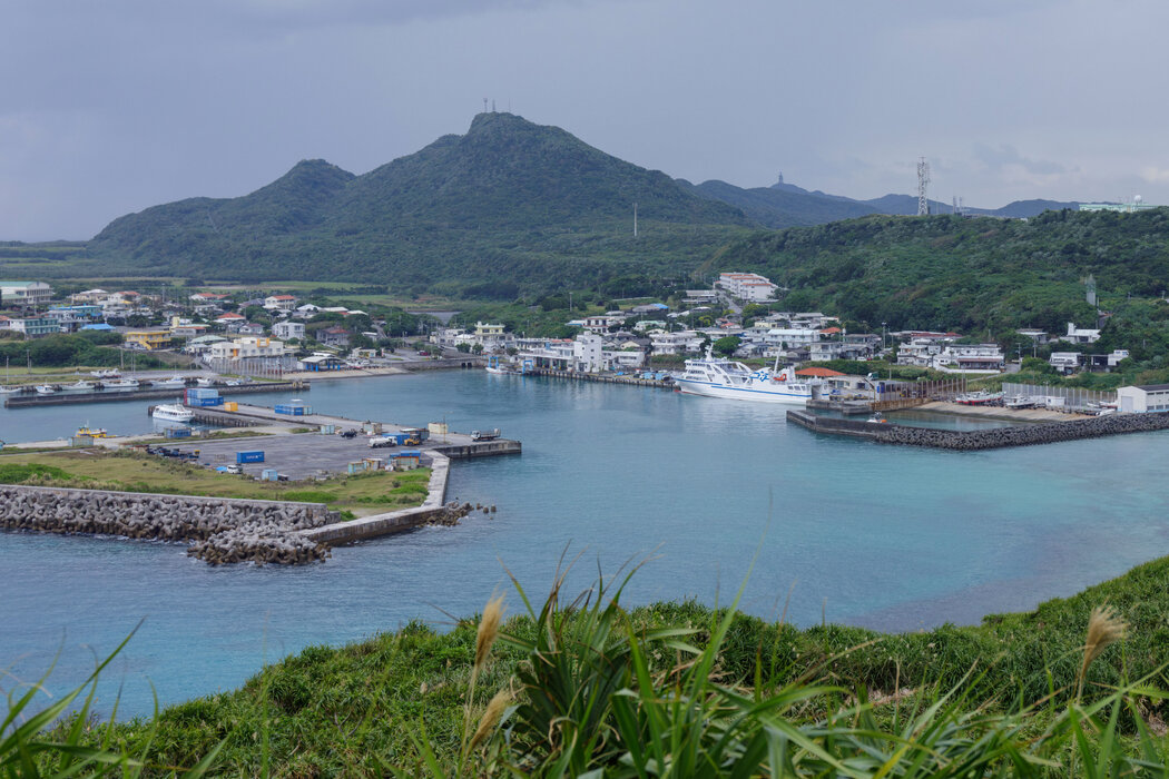 位于与那国岛西端的久部良渔港。